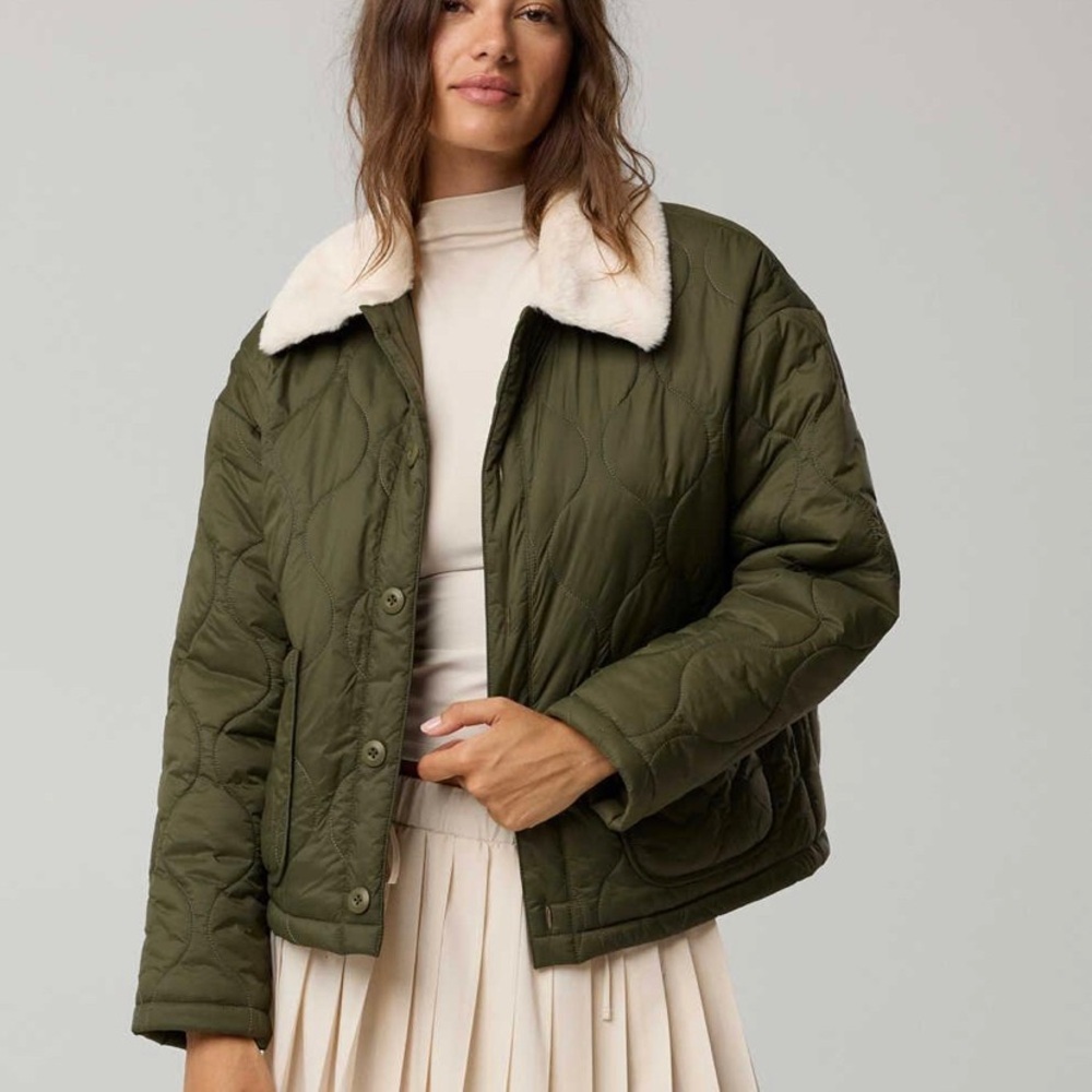 Aerie NWT Quilted Olive Green Jacket with Contrast Collar
